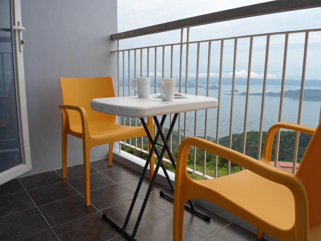 Blowing In The Wind - Lake View Apartments Tagaytay City Zimmer foto