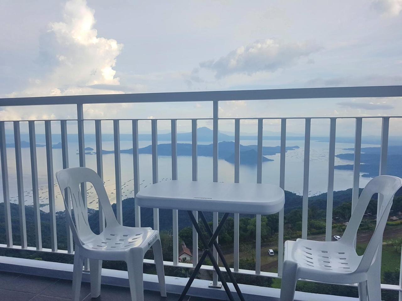 Blowing In The Wind - Lake View Apartments Tagaytay City Zimmer foto